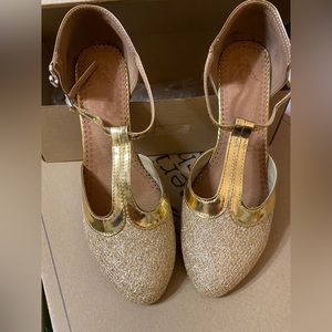 Latin dance shoes leather sole size 8 / 39 gold, worn once